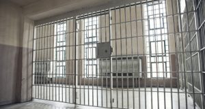 По искане на Районна прокуратура – Севлиево, мъж изнасилил 14-годишно момиче е задържан под стража