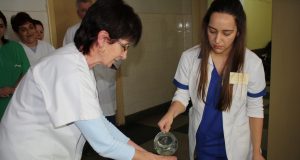 Заместик-кметовете на Севлиево поздравиха лекари и акушерки по случай Бабинден