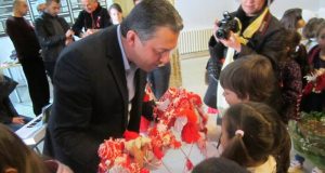 203 севлиевски деца изработиха най-дългата мартеница