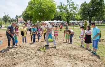 Водещият Андрей Арнаудов и in vitro деца ще засадят дръвче