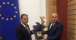 Евродепутатът Илхан Кючюк получи почетния знак на град Севлиево