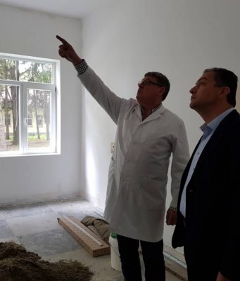 Кметът на община Севлиево д-р Иван Иванов инспектира ремонтните дейности в хирургичното отделение на МБАЛ „д-р Стойчо Христов“