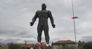 „Днес повече от всякога имаме нужда да следваме великия пример на легендарния борец и човек с огромно сърце Дан Колов”!