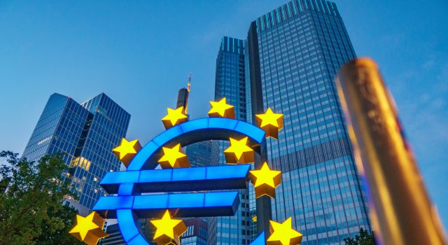 Радев и евродезинформацията: Референдум за еврото или кремълска манипулация?