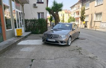Селянин паркира